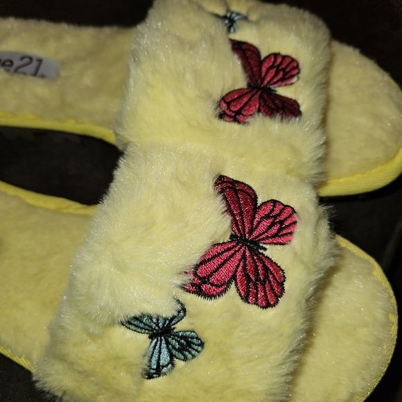 Rue21 yellow fuzzy slippers with butterflies. Size - Picture 3 of 5